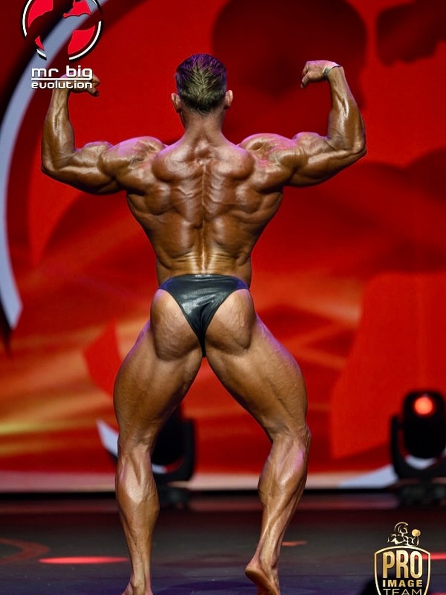 Dylan Dawson from the back on stage at the Mr Big Evolution Portugal Pro, 5 of 7